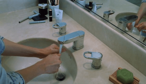 whiteoleander_bathroom_bornunicorn