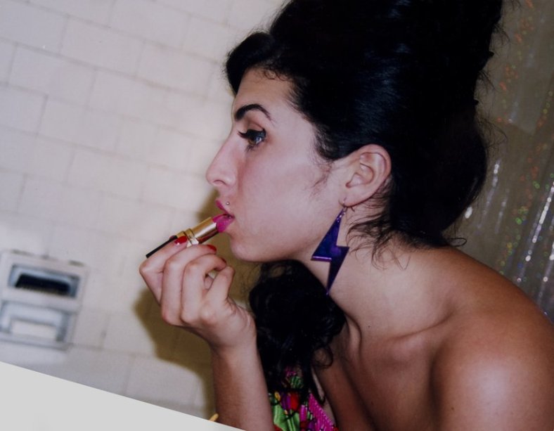 amy_makeup.jpg.824x0_q85