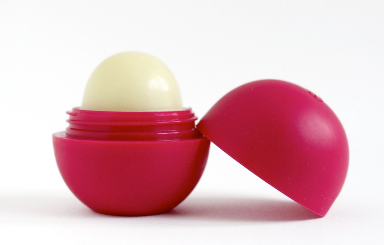 eos_pomegranateraspberrylipbalm_bornunicorn