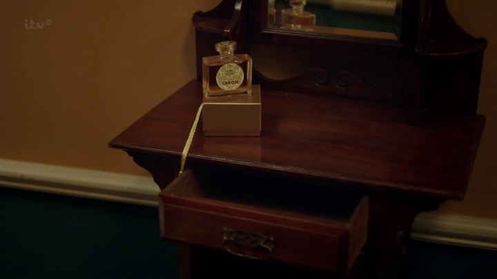 mrselfridge_s03e10_bornunicorn