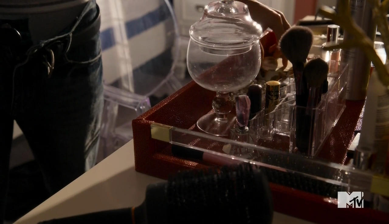 scream_s02e09_bornunicorn (1)