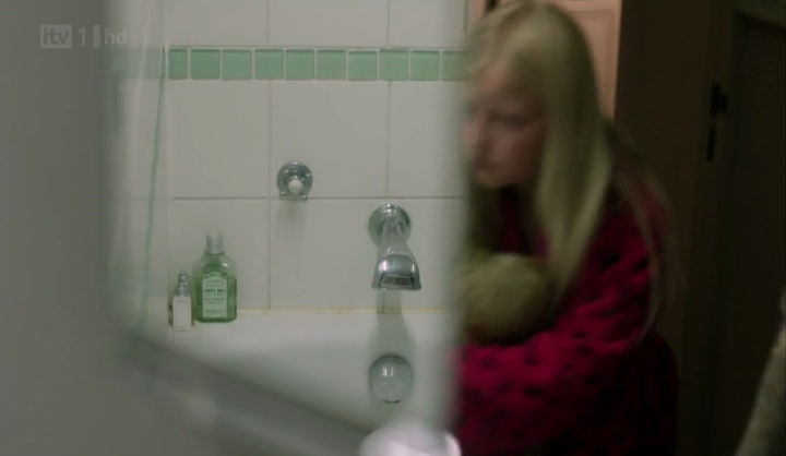 whitechapel_s03e05_bornunicorn