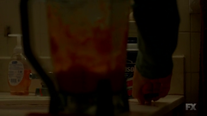 americanhorrorstorycult_e01_bornunicorn