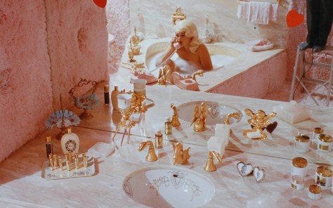 jaynemansfieldbathroom_bornunicorn