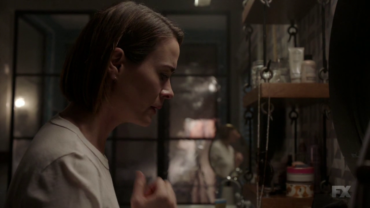 americanhorrorstorycult_e05_bornunicorn (3)