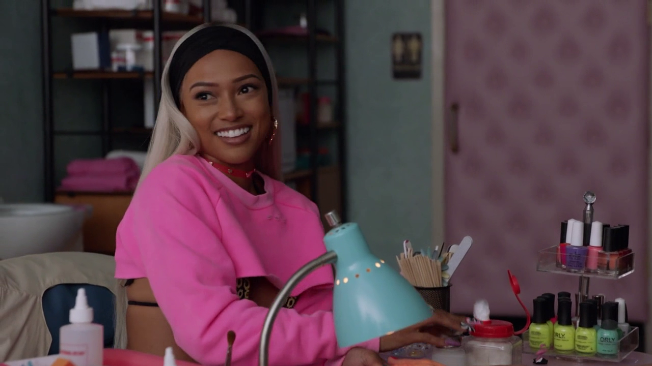 claws_s02e01_bornunicorn