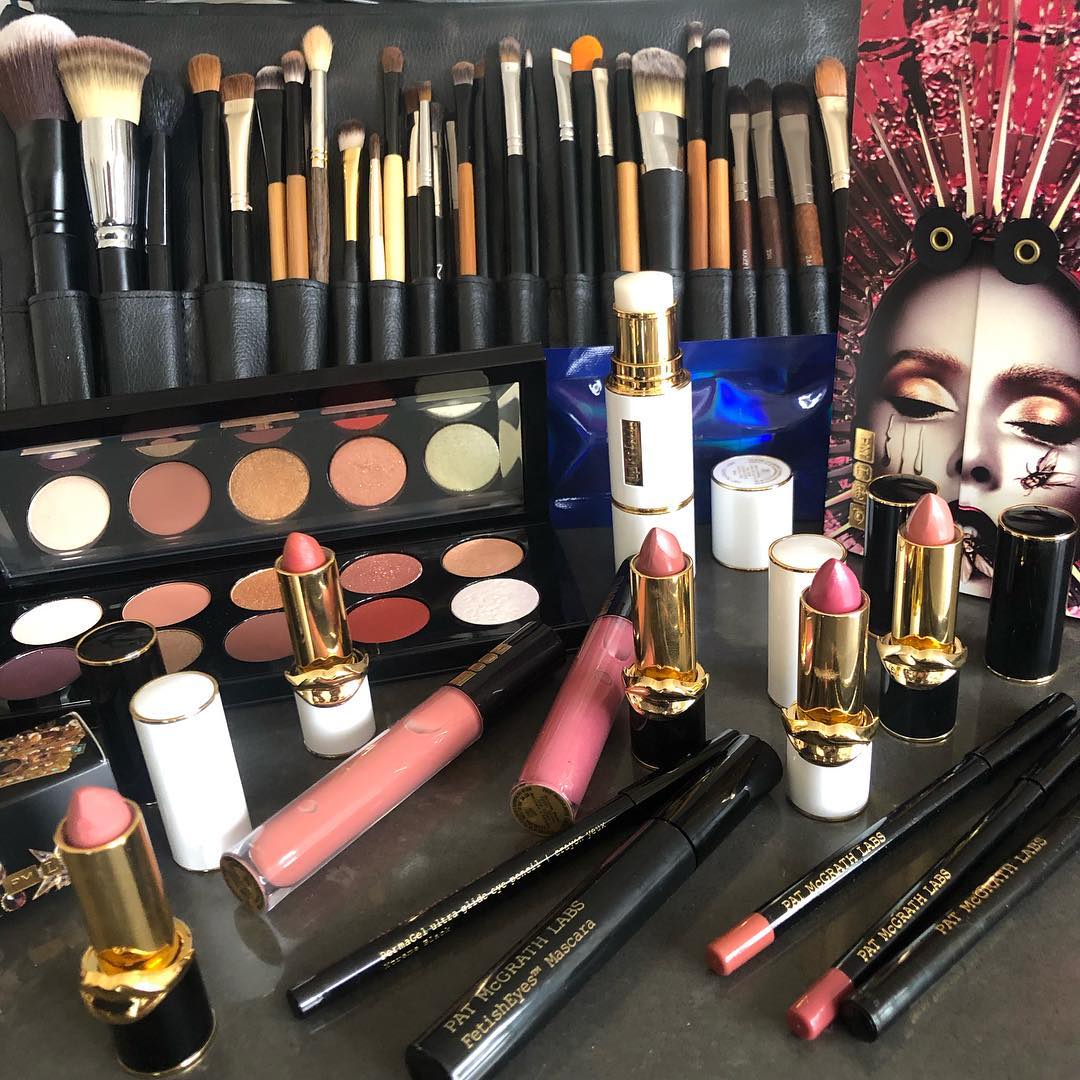 goldenglobes2019_amyadams_bornunicorn