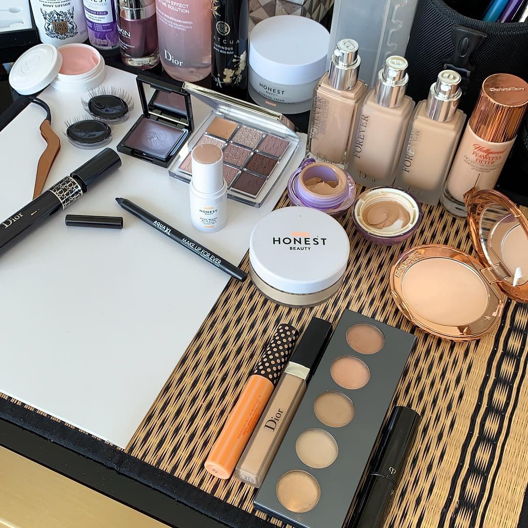 goldenglobes2019_elisabethmoss_bornunicorn