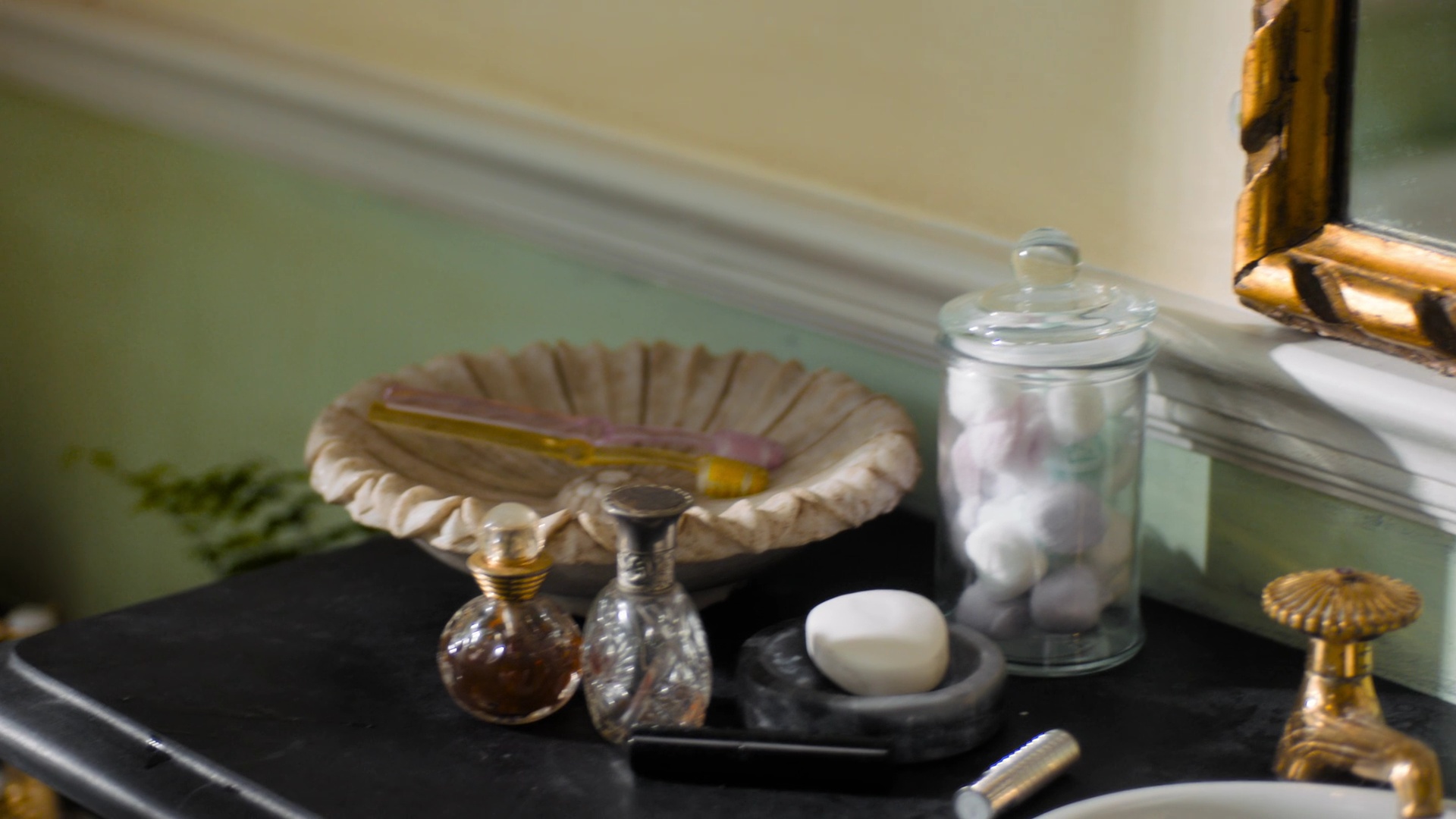 deutschland86_e04_bornunicorn (1)